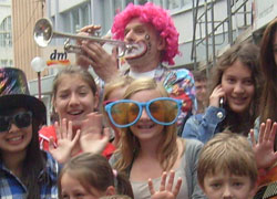 250x180-clown-hago 250x180-clown-hago